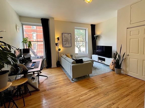 4th image of 80 W 82nd St APT 2D