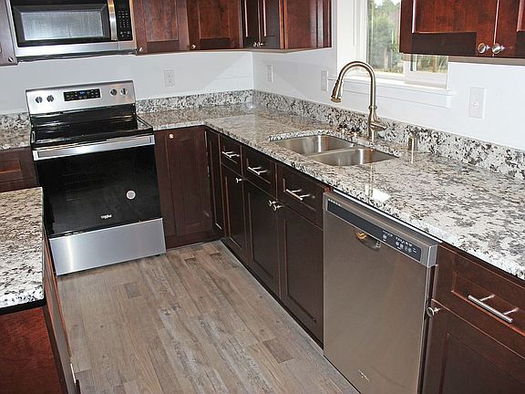 4th image of 308 Eagle St