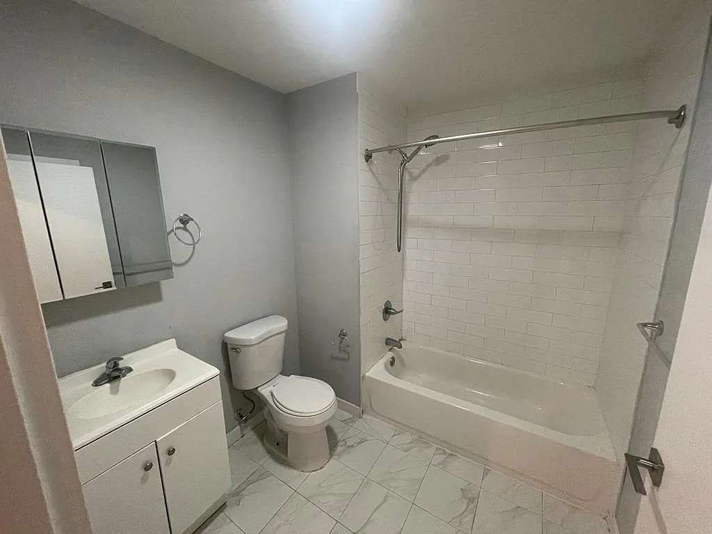 1 bed, $1,677 — Photo 3