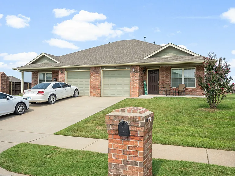 Glen Eagles Duplexes — Photo 2