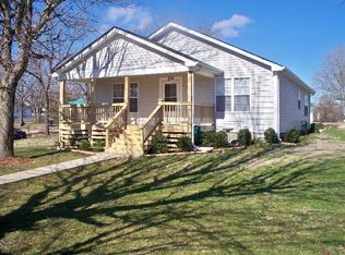804 W 3rd St, Dickson, TN 37055