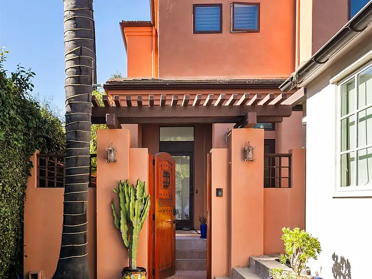 618 Gravilla Pl — Photo 9