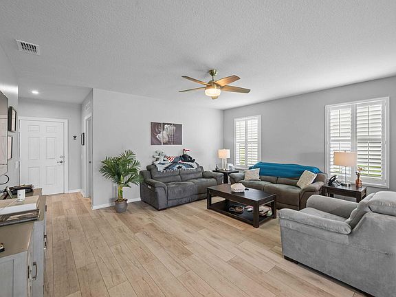 4th image of 3833 Lancove Way
