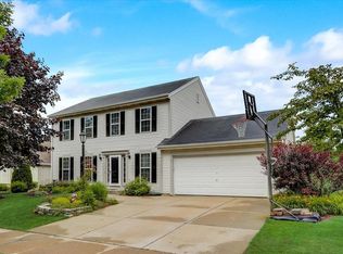 1012 River Hill Dr, Waukesha, WI 53189