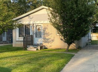20023 Syracuse Ave, Brownstown, MI 48174