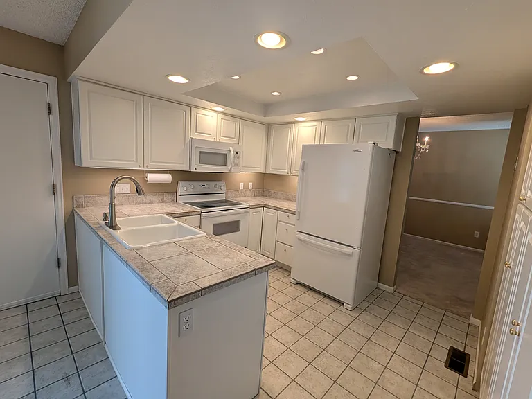 7583 S Monaco Way — Photo 9