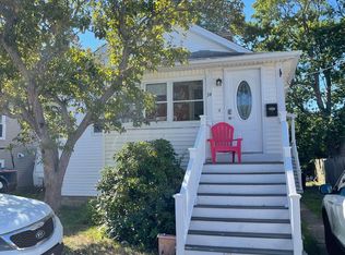 34 Bates St, Hull, MA 02045