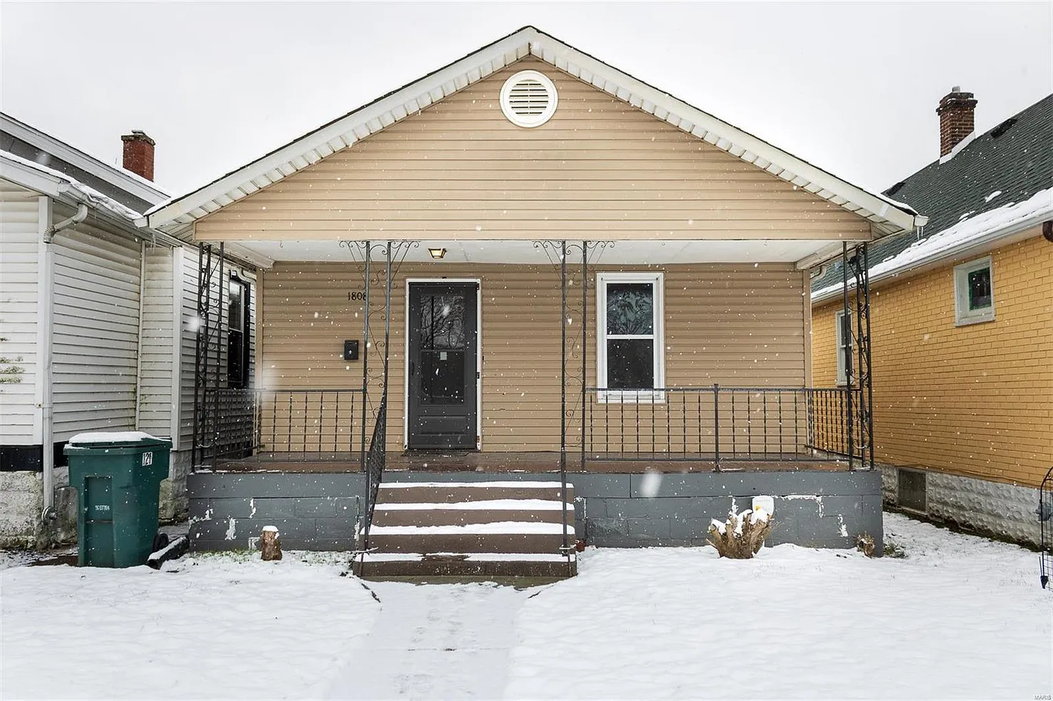 1808 Skeen St photo 1