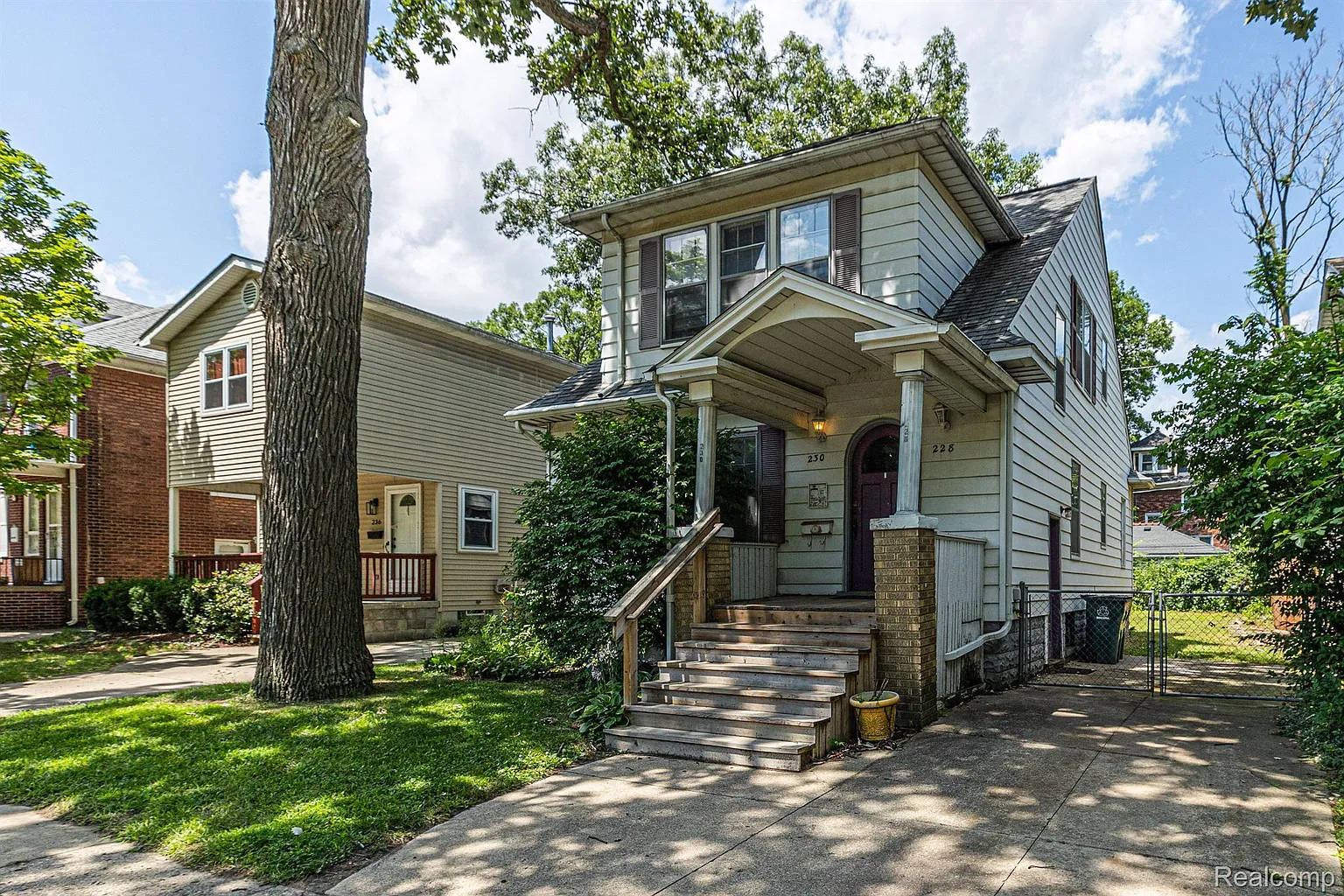 228 W Webster St photo 1