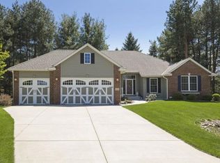 1220 Peregrine Cir, Lino Lakes, MN 55038