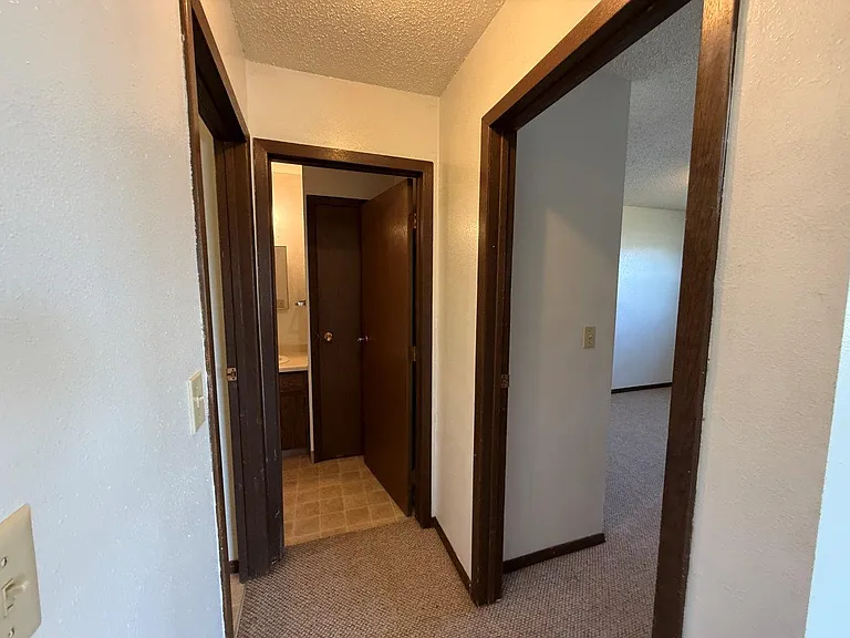 Salem Apartments — Photo 9