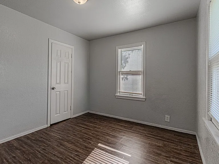 2705 NE 18th St — Photo 30