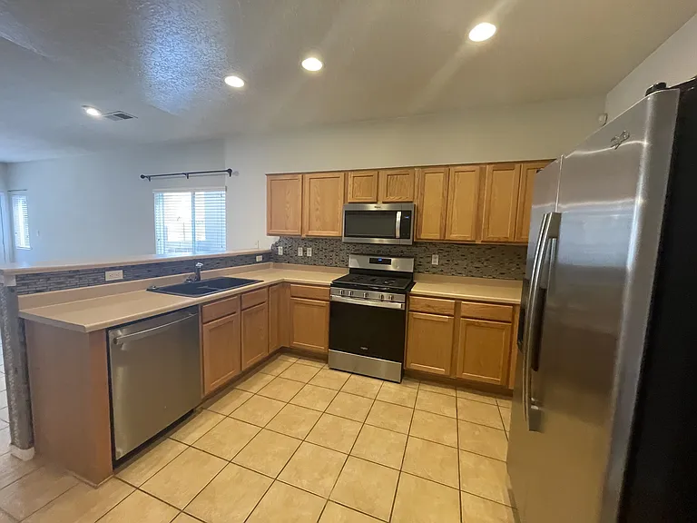 6915 Kayser Mill Rd NW — Photo 3
