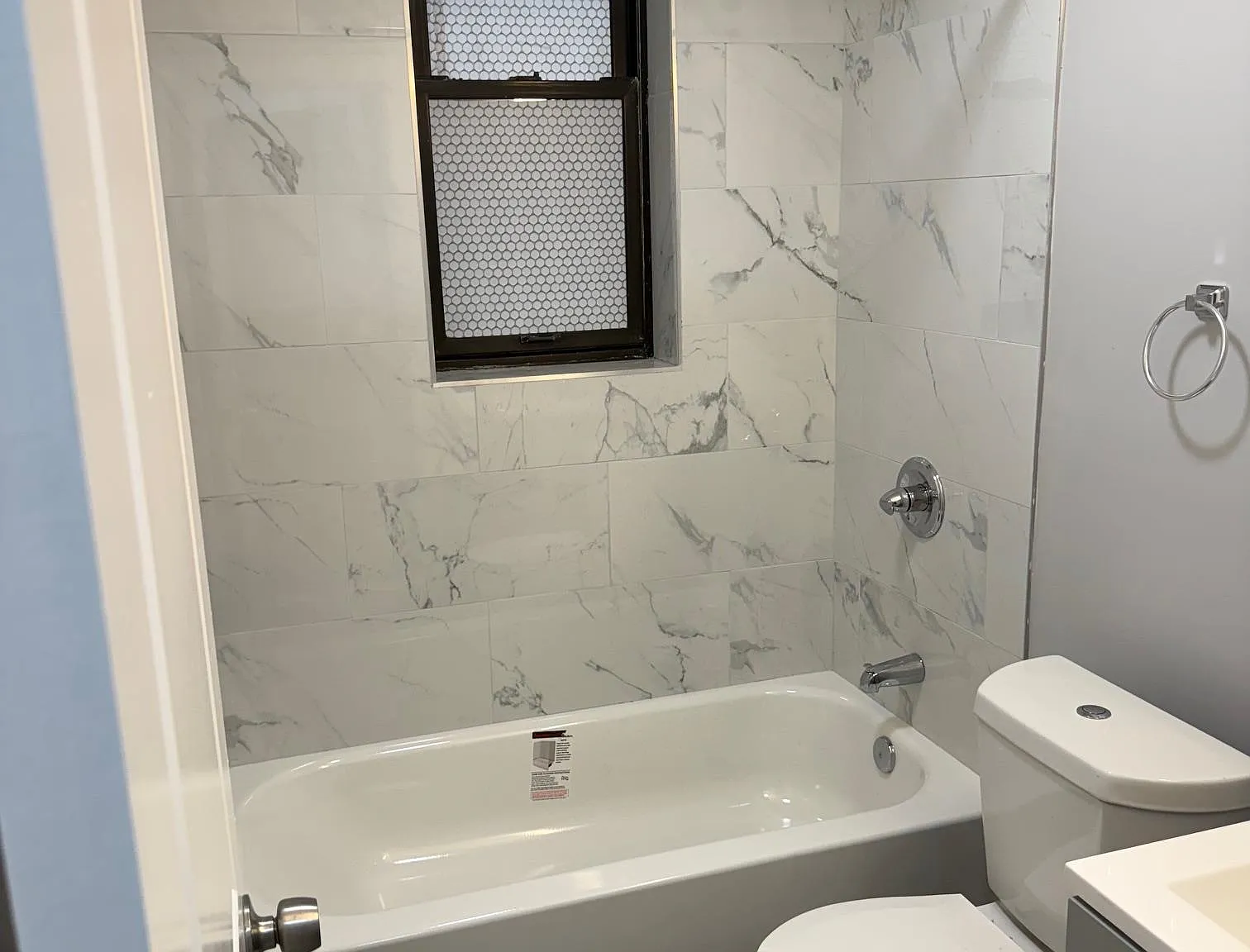 3 bed, 1.0 bath, 900 sqft, $2,600 — Photo 3
