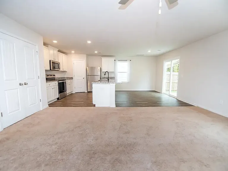 2228 Southlea Dr — Photo 5