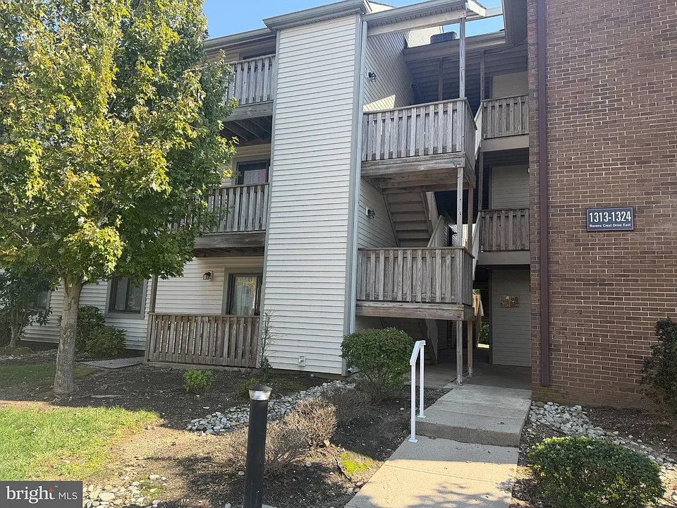 1315 Ravens Crest Dr