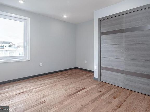 4th image of 2537 Montrose St #D