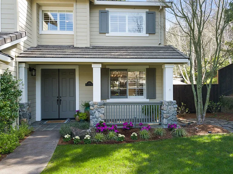 448 Silverwood Dr — Photo 3