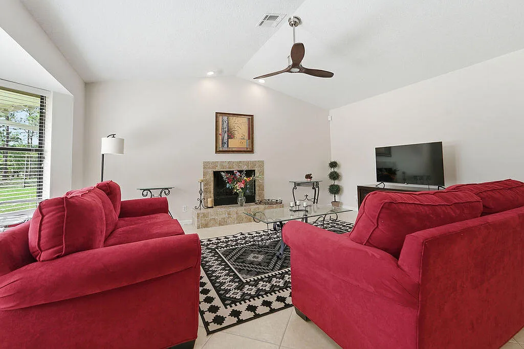 4 bed, 3.5 bath, 2546 sqft, $6,985 — Photo 4