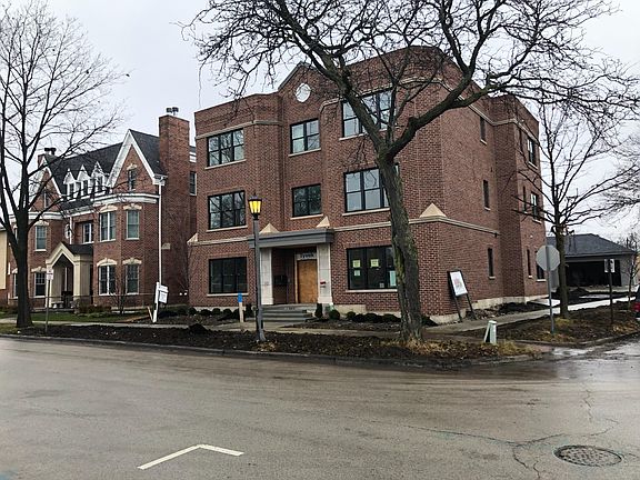 2nd image of 1401 W Cossitt Ave