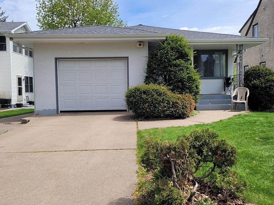1st image of 704 16th Ave N