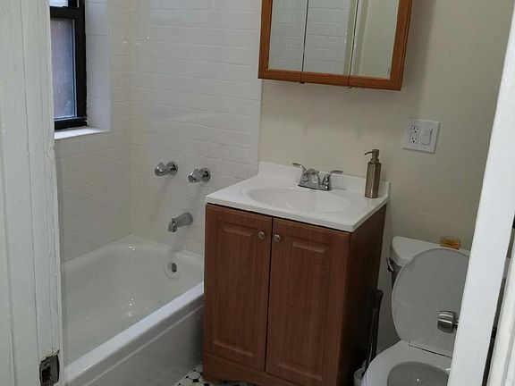 5th image of 3610 W Sunnyside Ave #2