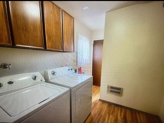 2nd image of 1103 Carriage Square Dr