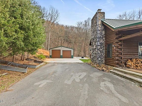 4th image of 417 Charlie Hicks Rd