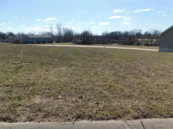 3152 Somerset Green Ct, Saint Louis, MO 63136