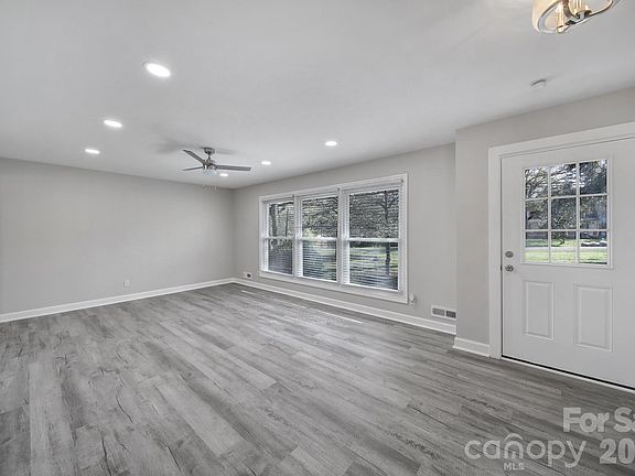 5th image of 519 Amon Ln