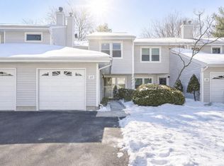 27 Sandpiper Dr, Parlin, NJ 08859