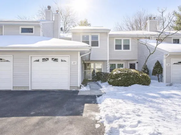 27 Sandpiper Dr, Parlin, NJ 08859