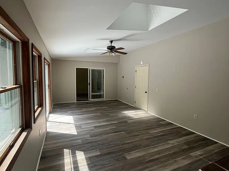 110 Hillary Dr — Photo 16