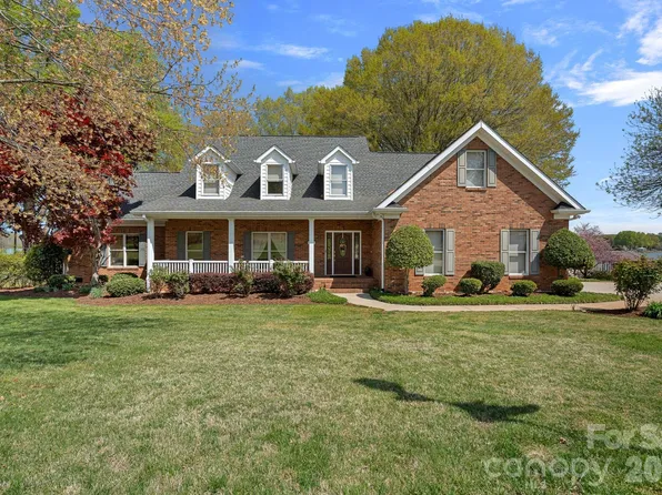 223 Wilson Lake Rd, Mooresville, NC 28117