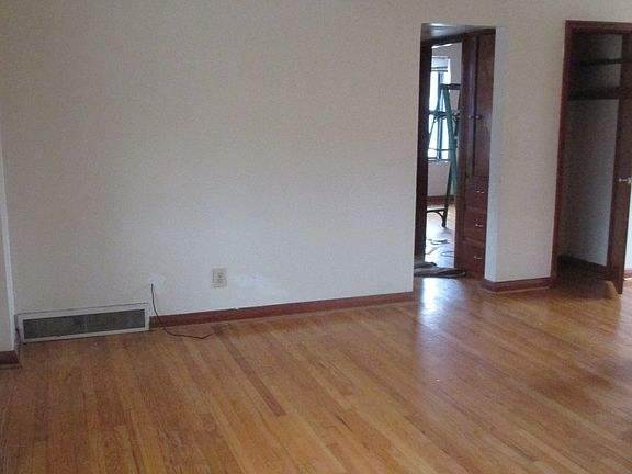 3rd image of 7080 Jamieson Ave APT 5