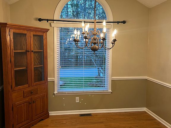 4th image of 102 Beech Forest Ct