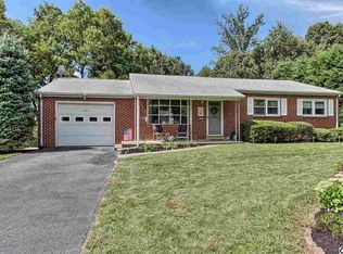921 Greenbriar Dr, Mechanicsburg, PA 17050