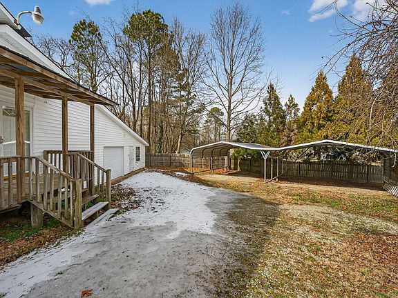 3rd image of 530 Avent Ferry Rd