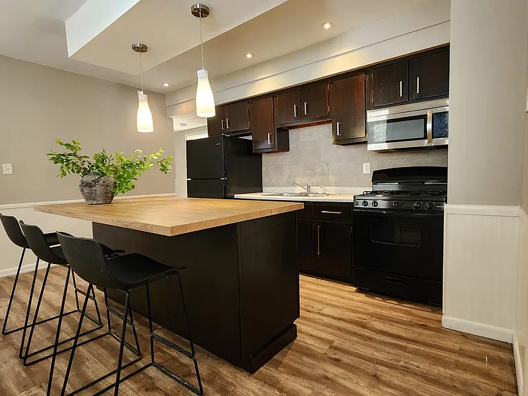 7004 Kazimier Ave — Photo 3