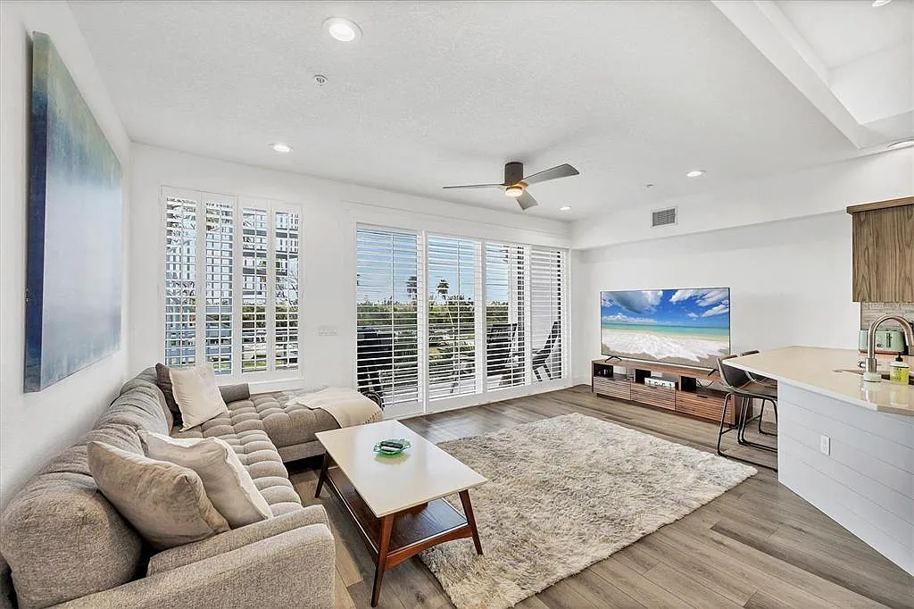 3 bed, 3.0 bath, 1735 sqft, $4,800 — Photo 3