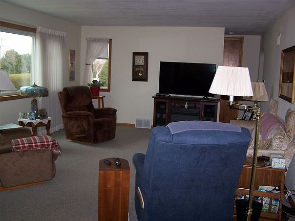 2nd image of 702 E 1st St