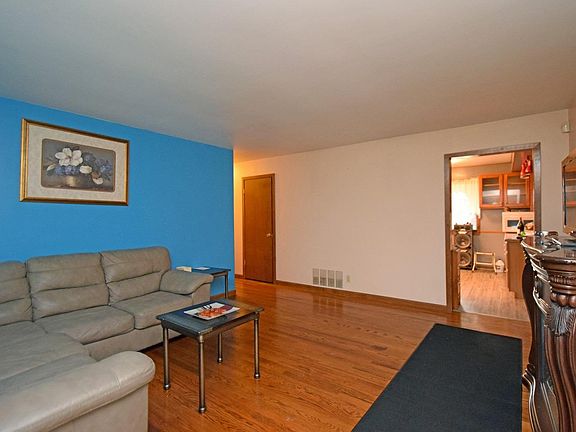 4th image of 5211 Woodlake Dr