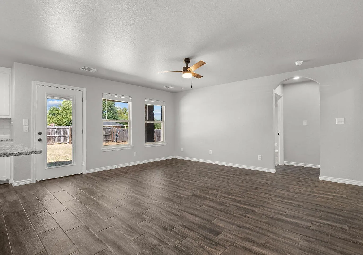 220 St Charles Dr - B — Photo 3