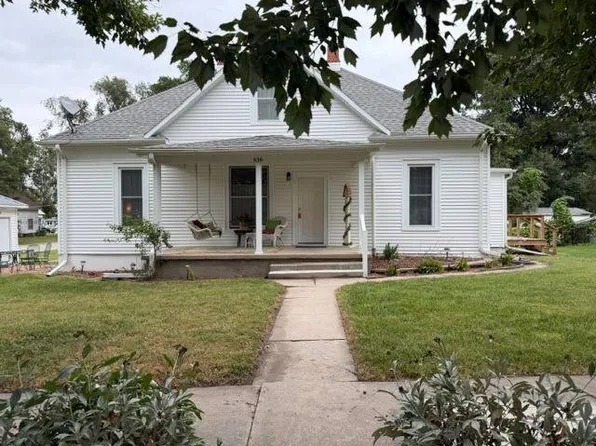 616 14th St, Aurora, NE 68818