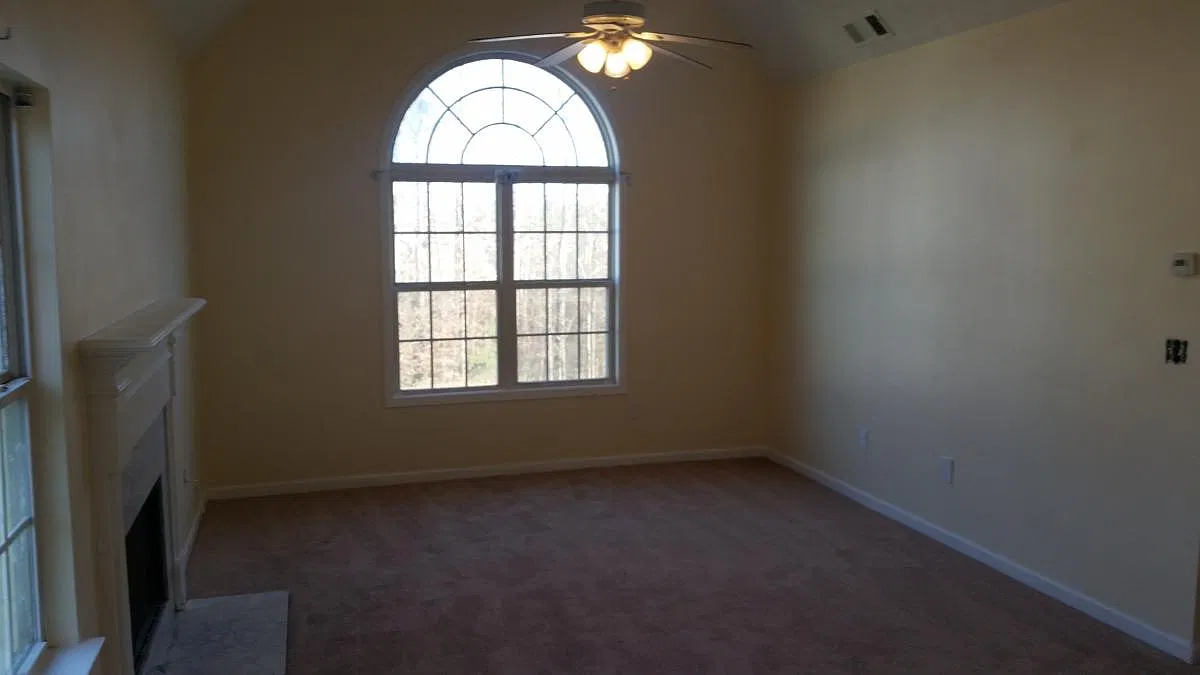 5 bed, 2100 sqft, $2,400 — Photo 3