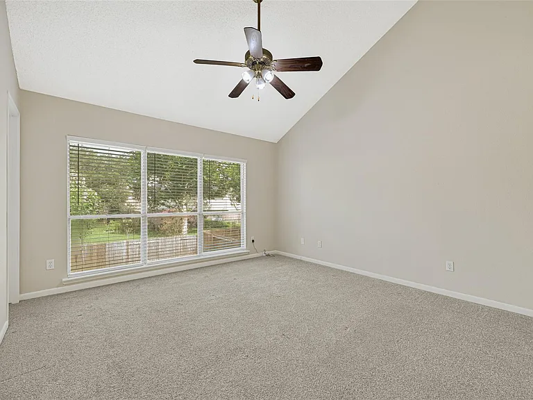 4010 Spring Garden Dr — Photo 16