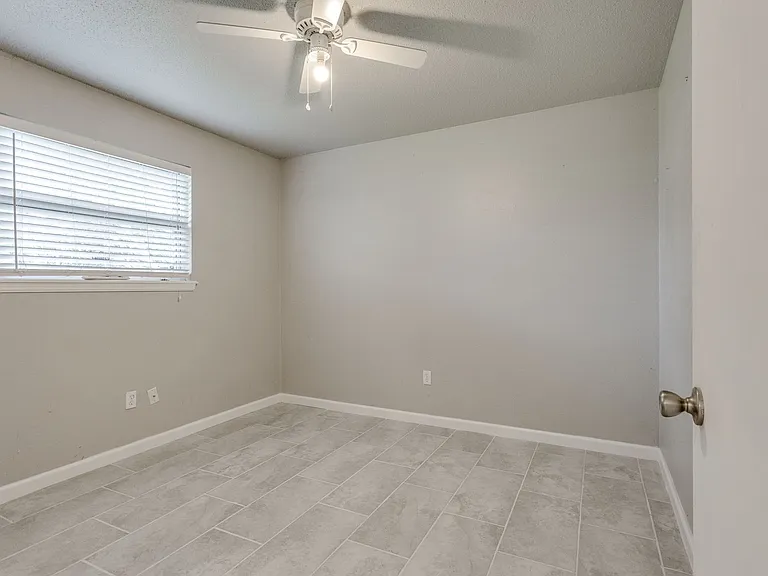 641 SW 15th St — Photo 24