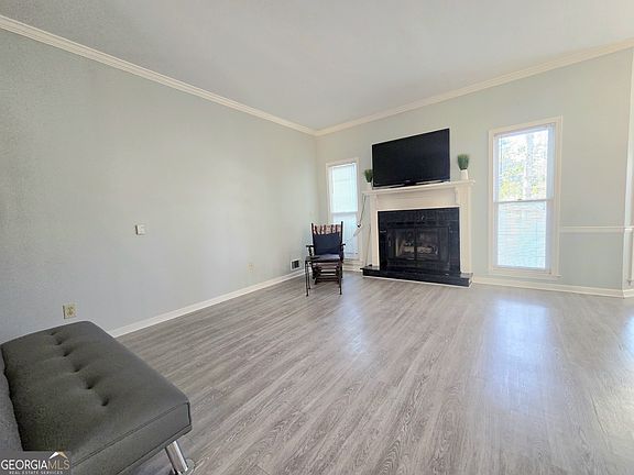 5th image of 1426 Cambridge Cmn