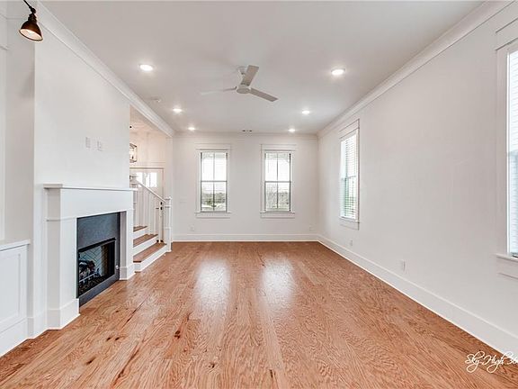 4th image of 1866 N Meridian Dr
