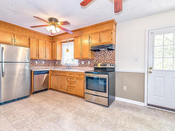 2nd image of 917 Quail Ln